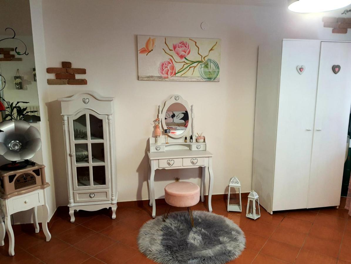 Shabby Chic Rooms Con Cucina E Giardino Privato Pomarico ภายนอก รูปภาพ